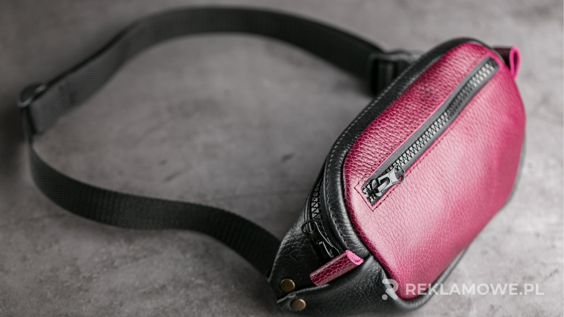 Baner reklamowy na zewnątrz